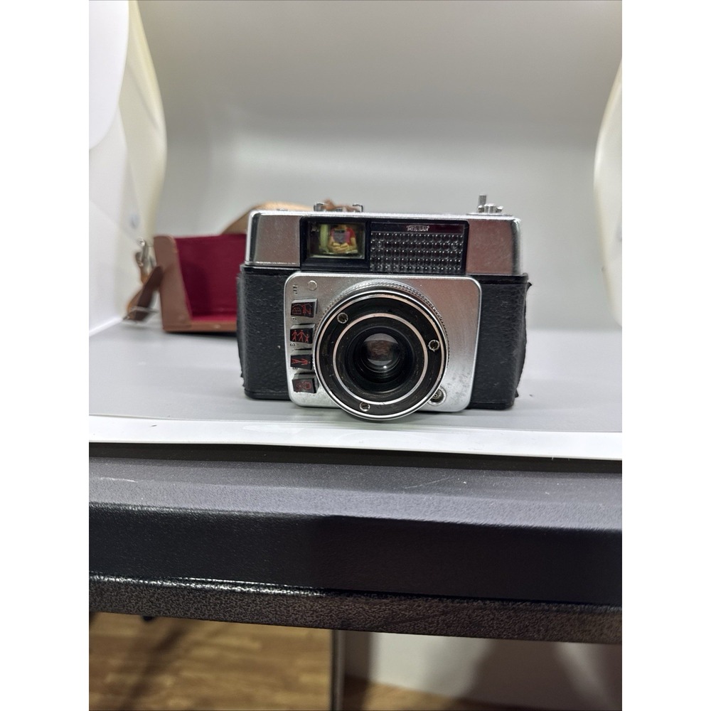 Vintage‎ Bertram Camera with case untested